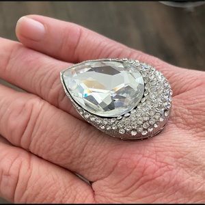 Vintage gorgeous Sparkley fashion jewelry ring